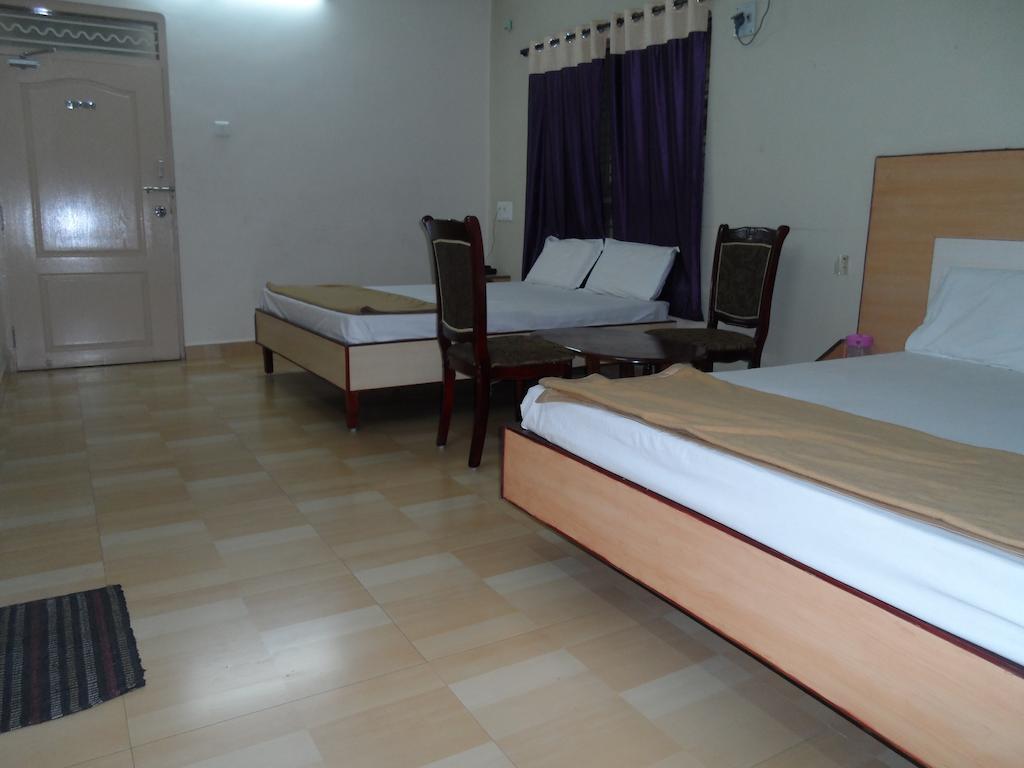 Hotel Pasuparthy Residency Тирупати Номер фото