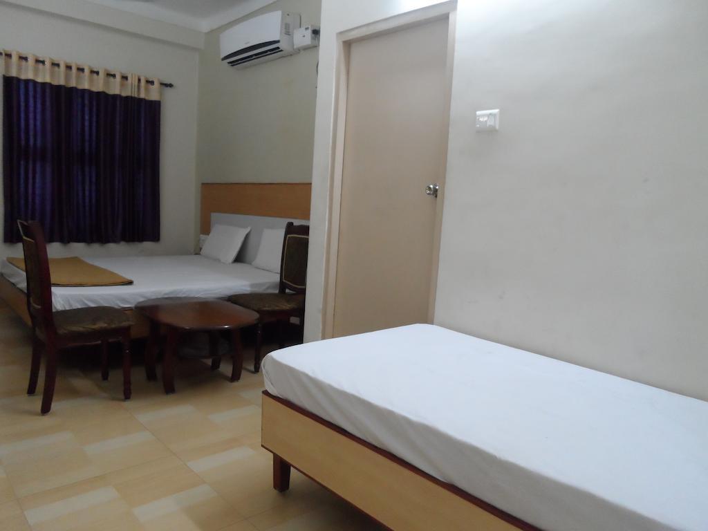 Hotel Pasuparthy Residency Тирупати Номер фото